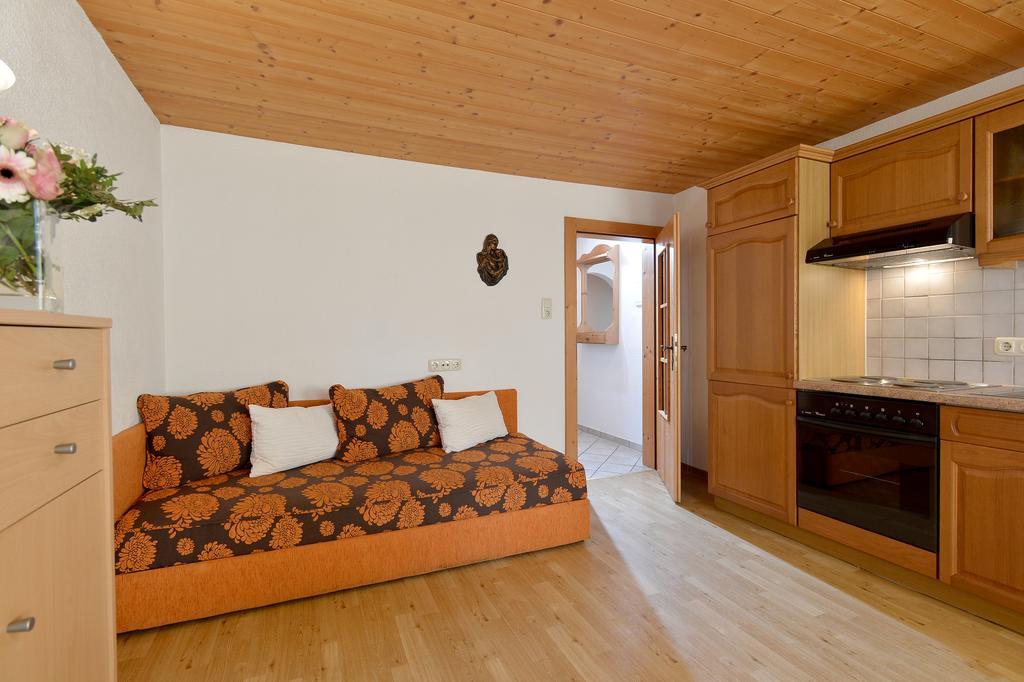 דירות הארט אים זילרטל Haus Sonnenschein חדר תמונה