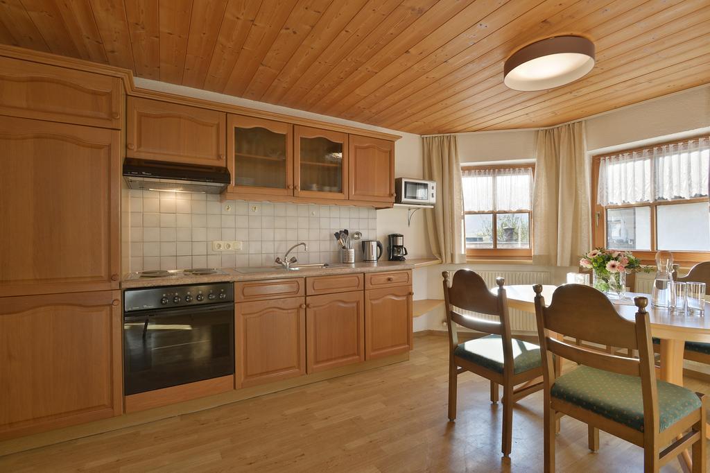 דירות הארט אים זילרטל Haus Sonnenschein חדר תמונה